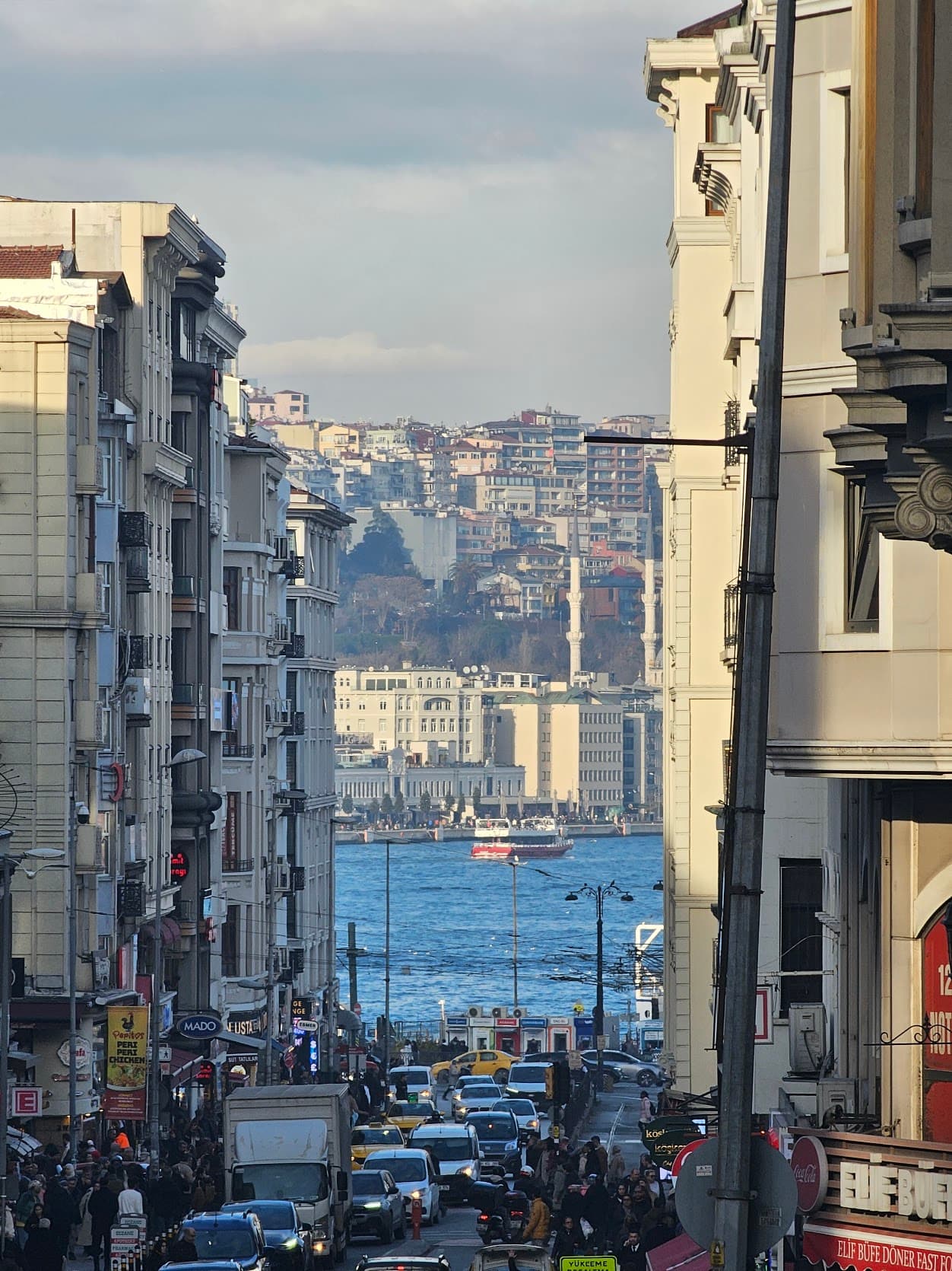 Yokuşun sonunda Haliç.