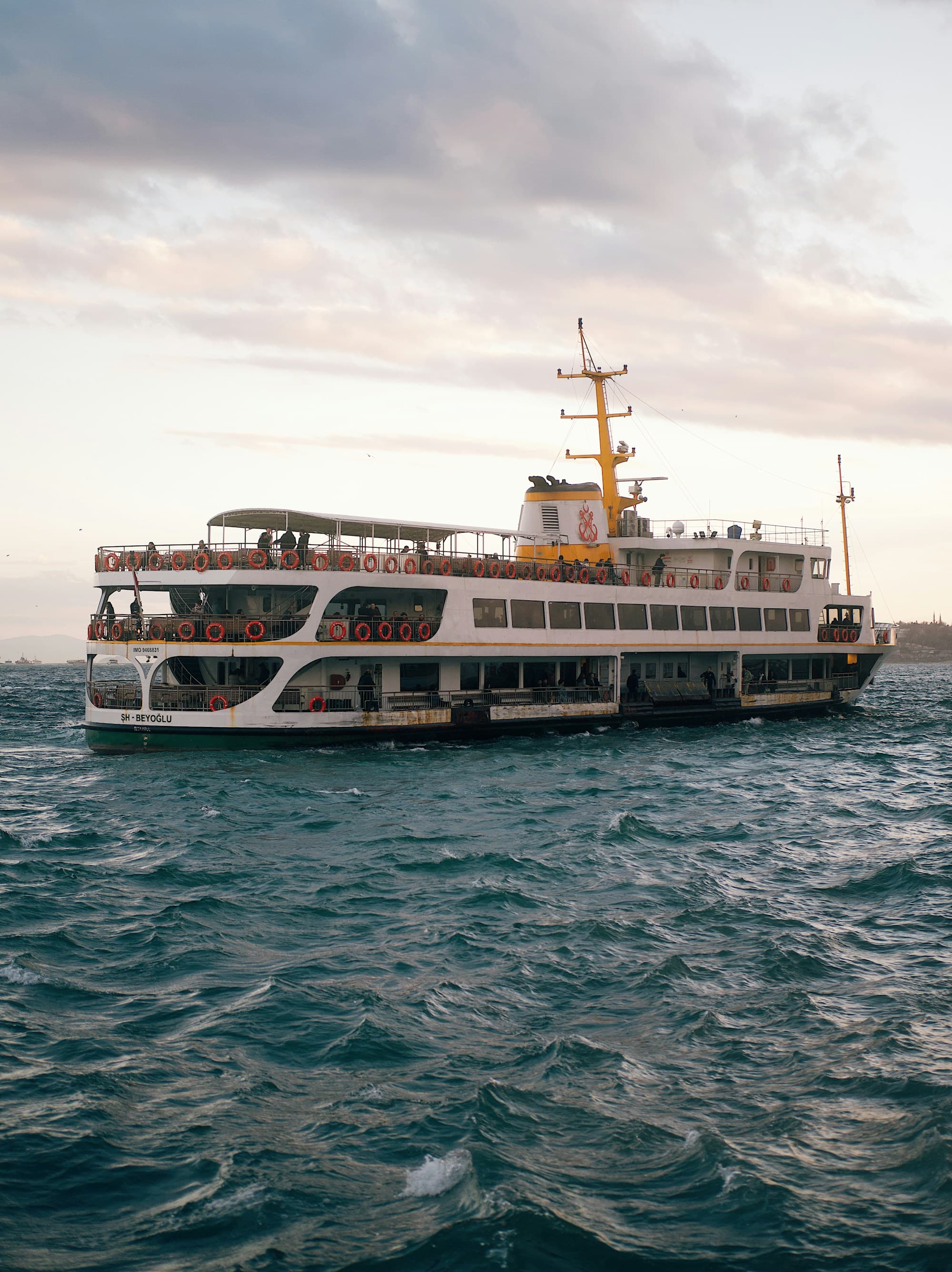 Vapurda hep aynı cam kenarı için İstanbul fotoğraf defterinden bir kare